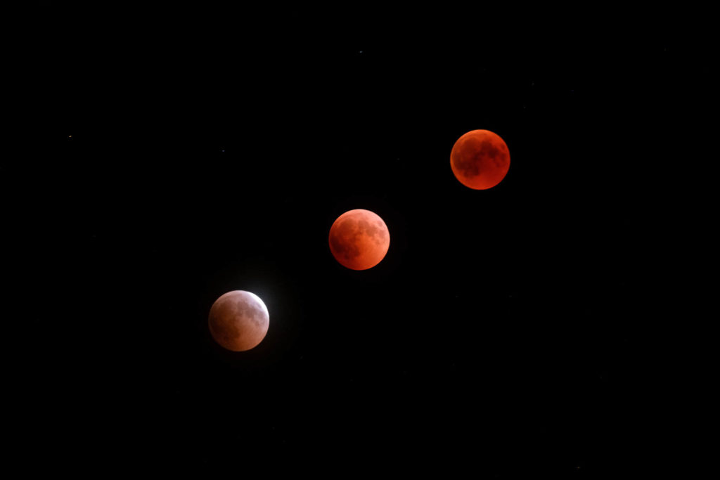 Total lunar eclipse. Path to totality.